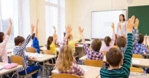 أهمية التعليم العالي في حياة الشباب السعودي: طريق للنهضة الشخصية والمجتمعية