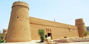 الشباب السعودي ودورهم في الحفاظ على التراث الثقافي: حماية الإرث الوطني