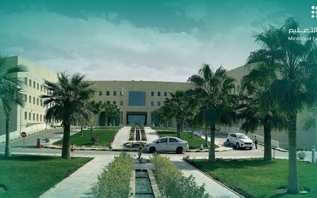 التعليم الفني وتأهيل الشباب السعودي لسوق العمل الحديث